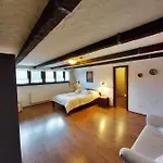 Alojamento de Acomodação e Pequeno-almoço Sári Udvar 4*