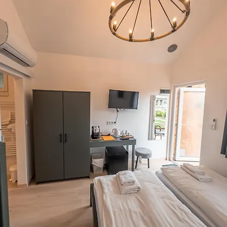 Sari Udvar Couette-café Dunakiliti