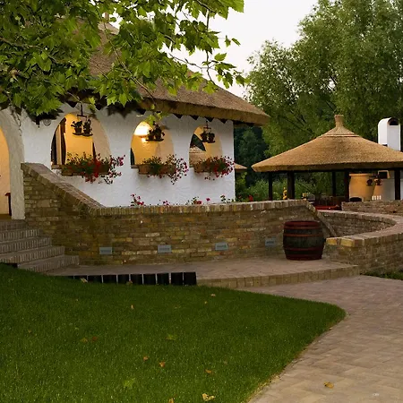 Sari Udvar Bed & Breakfast Dunakiliti